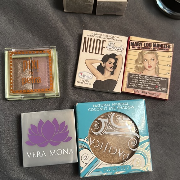 Trial sized makeup - Picture 3 of 6